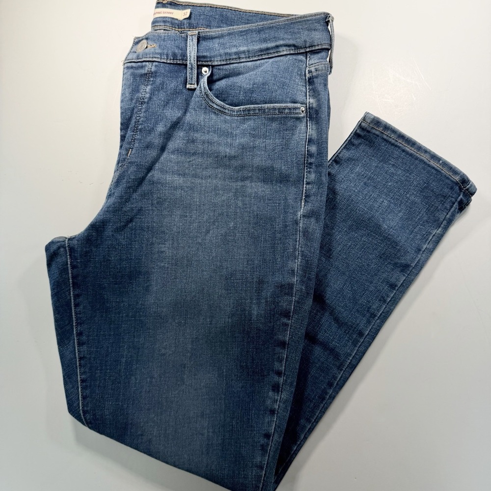 Levi's Women's Shaping Skinny Jean 32 Medium Wash Classic Denim - Picture 11 of 11